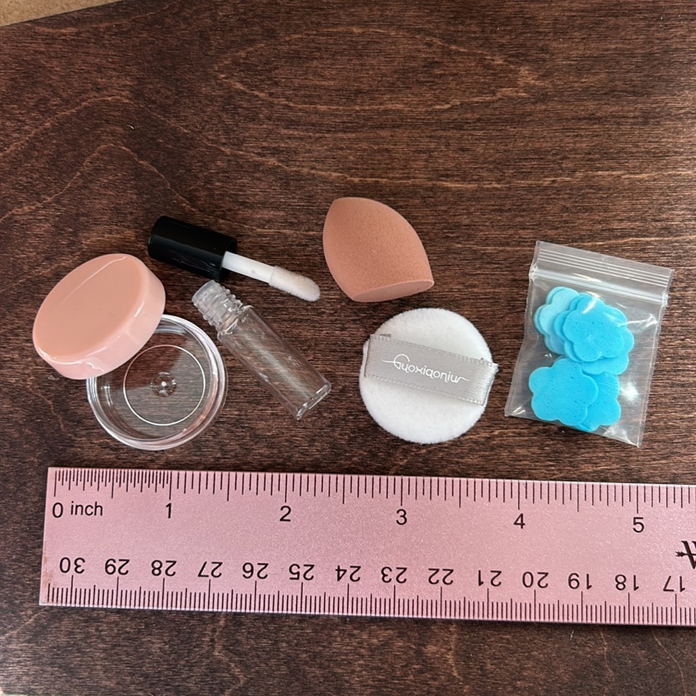 Mini make up items - Picture 2 of 7